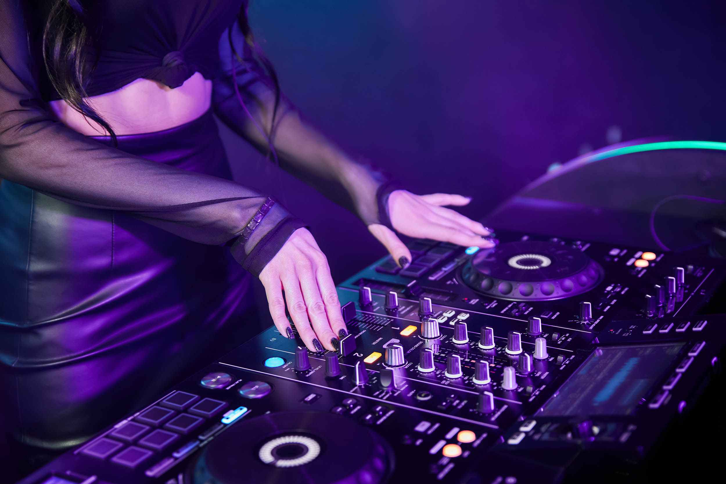 St. Cloud Rooftop Bar, Times Square NYC The Knickerbocker