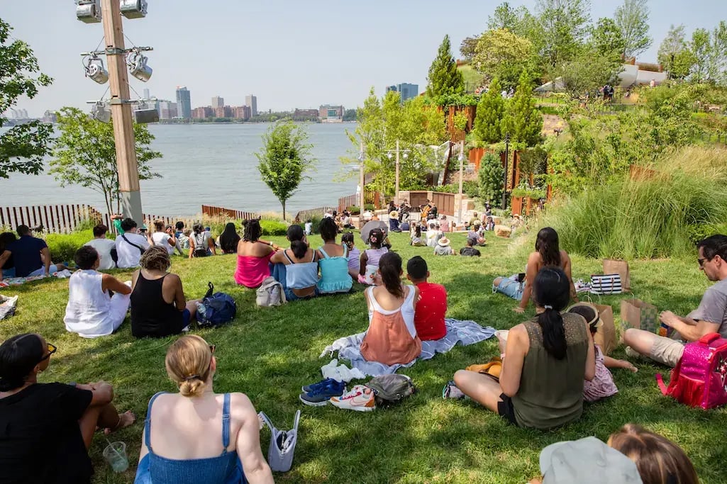 Manhattan’s waterfront park picnic