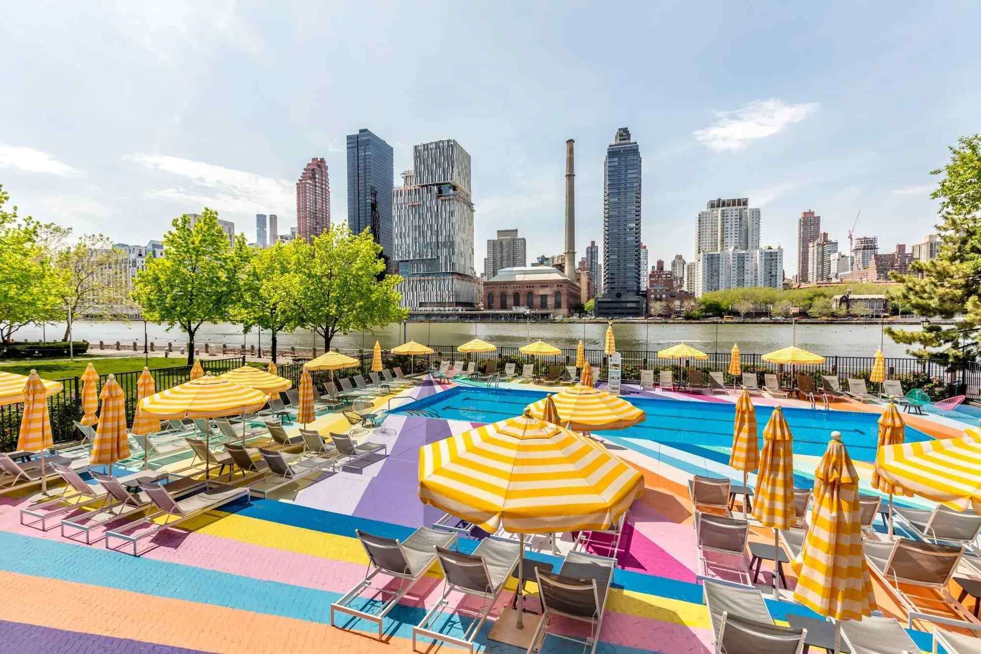 Manhattan Park Pool Club